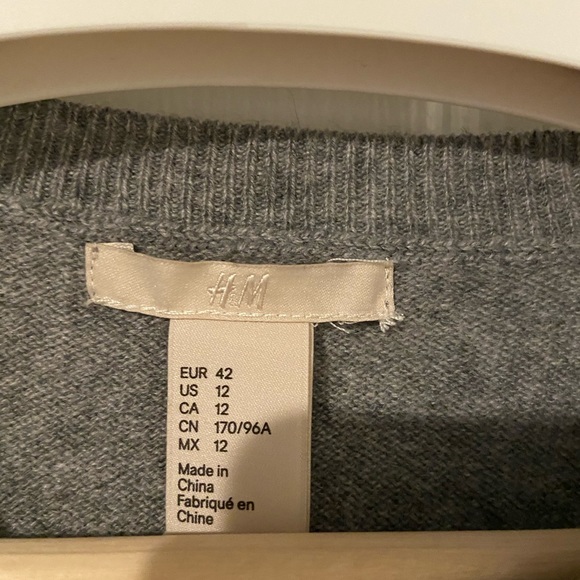 NWT! H&M premium quality cashmere sweater - Picture 3 of 4